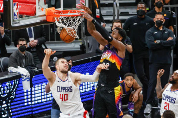 籃球比賽中常見(jiàn)的戰(zhàn)術(shù)有哪些？